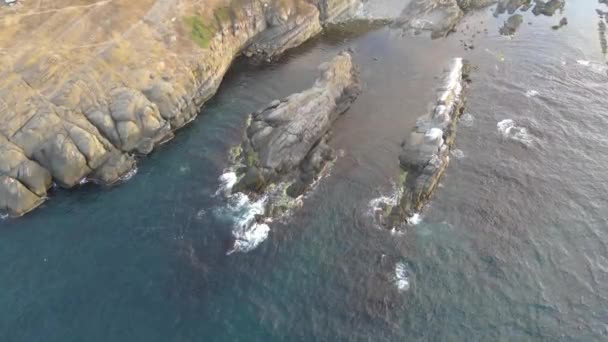 Pemandangan Udara Formasi Batuan Kapal Kapal Korabit Dekat Desa Sinemorets — Stok Video