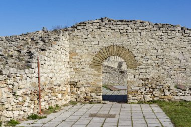 Bulgaristan 'ın Lovech kentindeki ortaçağ kalesinin kalıntıları