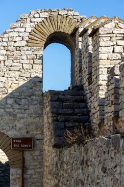 Bulgaristan 'ın Lovech kentindeki ortaçağ kalesinin kalıntıları