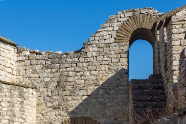 Bulgaristan 'ın Lovech kentindeki ortaçağ kalesinin kalıntıları