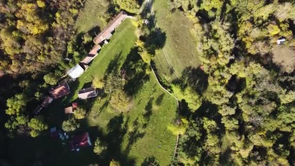 保加利亚索菲亚市Nishava河沿岸的圣佩特卡Cheparlyansky修道院的空中景观 — 图库视频影像