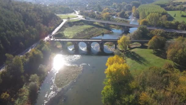 Luchtfoto Van Negentiende Eeuwse Brug Yantra Bekend Als Kolyu Ficheto — Stockvideo