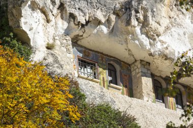 Bulgaristan 'ın Ruse bölgesindeki Saint Dimitar Basarbowski' ye adanmış Ortaçağ Basarbovo Kaya Manastırı