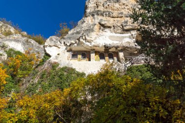 Bulgaristan 'ın Ruse bölgesindeki Saint Dimitar Basarbowski' ye adanmış Ortaçağ Basarbovo Kaya Manastırı