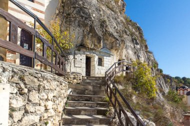 Bulgaristan 'ın Ruse bölgesindeki Saint Dimitar Basarbowski' ye adanmış Ortaçağ Basarbovo Kaya Manastırı