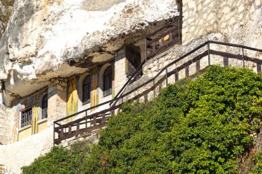 Bulgaristan 'ın Ruse bölgesindeki Saint Dimitar Basarbowski' ye adanmış Ortaçağ Basarbovo Kaya Manastırı