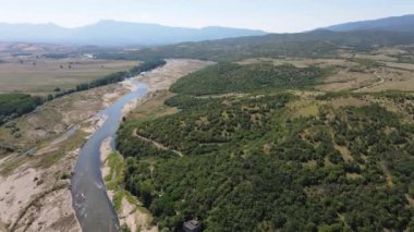Bulgaristan 'ın Petrich vadisinden geçen Struma nehrinin hava manzarası