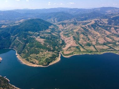 Bulgaristan 'ın Arda Nehri kıvrımlı ve Kardzhali Barajı' nın şaşırtıcı hava manzarası