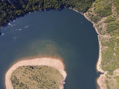 Bulgaristan 'ın Arda Nehri kıvrımlı ve Kardzhali Barajı' nın şaşırtıcı hava manzarası