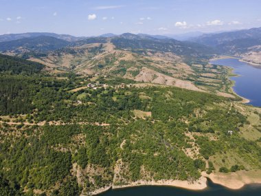 Bulgaristan 'ın Arda Nehri kıvrımlı ve Kardzhali Barajı' nın şaşırtıcı hava manzarası