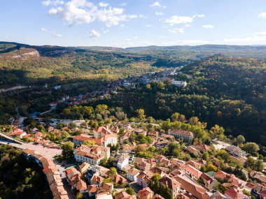 Bulgaristan 'ın Veliko Tarnovo kentinin şaşırtıcı hava manzarası