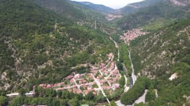 Bulgaristan 'ın Filibe Bölgesi' ndeki Bachkovo köyünün şaşırtıcı hava manzarası