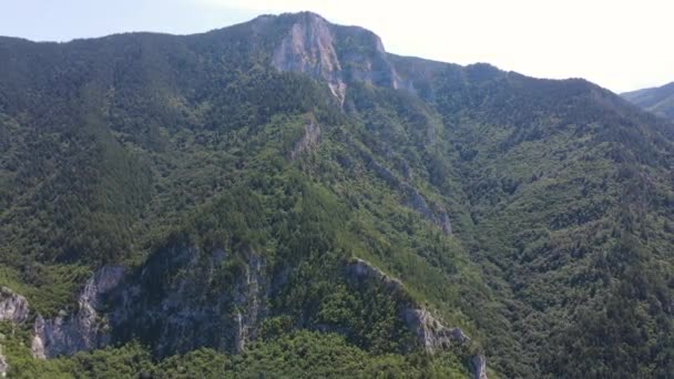 Increíble Vista Aérea Del Pico Muralla Roja Las Montañas Rhodope — Vídeos de Stock