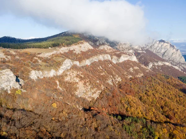 Fantastisk Antenn Höstlandskap Balkanbergen Och Vratsata Pass Bulgarien — Stockfoto