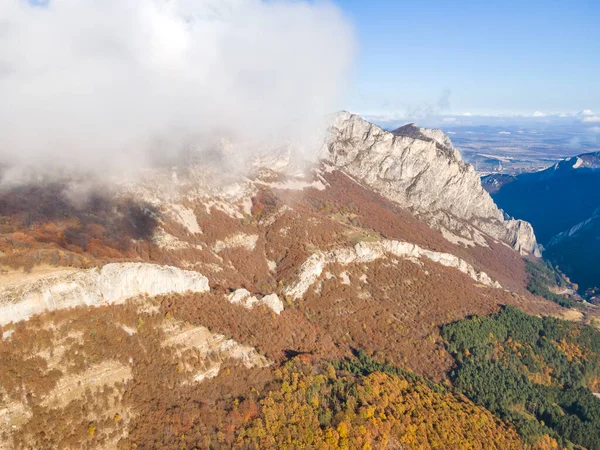 Fantastisk Antenn Höstlandskap Balkanbergen Och Vratsata Pass Bulgarien — Stockfoto