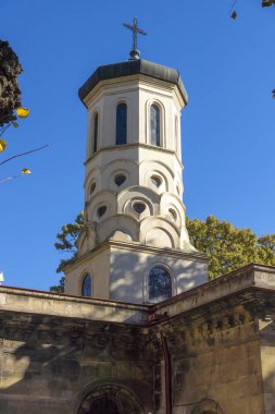 RUSE, BULGARIA -NOVEMBER 2, 2020: Bulgaristan 'ın Ruse kentinin merkezindeki Kutsal Üçlemeci Ortodoks Kilisesi