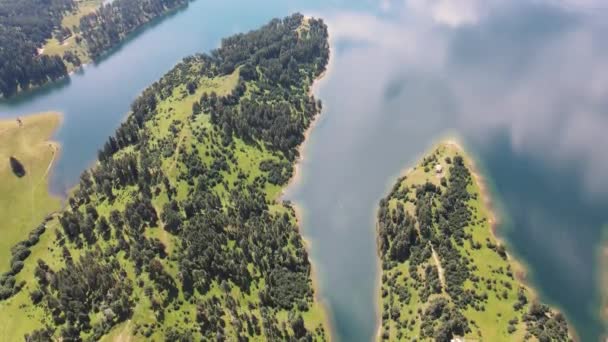 Flygfoto Över Dospat Reservoir Smolyan Region Bulgarien — Stockvideo