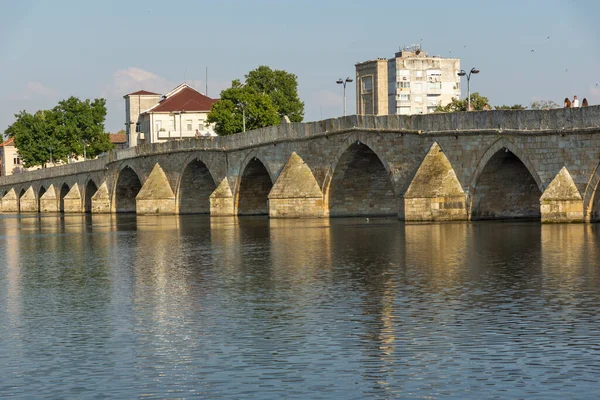 SVILENGRAD, BULGARIA - 19 Temmuz 2020: Maritsa Nehri üzerindeki 16. yüzyıl Mustafa Paşa Köprüsü (Eski Köprü) Bulgaristan 'ın Haskovo Bölgesi, Svilengrad kentindeki