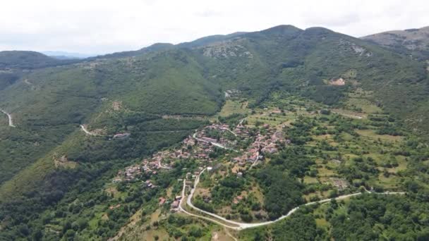 Vista Aérea Del Pueblo Oreshets Las Montañas Rhodope Región Plovdiv — Vídeos de Stock