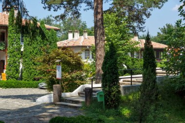 KLISURA MONASTERY, BULGARIA - 10 AĞUSTOS 2014: Bulgaristan 'ın Montana bölgesindeki Aziz Kiril ve Methodius' a adanmış Ortaçağ Klisura Manastırı