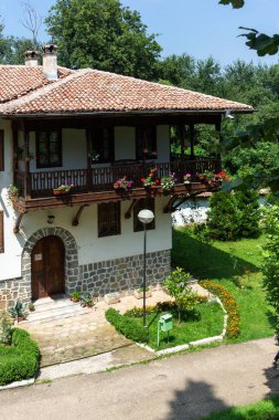 KLISURA MONASTERY, BULGARIA - 10 AĞUSTOS 2014: Bulgaristan 'ın Montana bölgesindeki Aziz Kiril ve Methodius' a adanmış Ortaçağ Klisura Manastırı