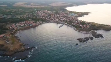 Bulgaristan 'ın Burgaz Bölgesi Ahtopol kentinin şaşırtıcı hava manzarası 