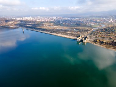 Bulgaristan 'ın Montana bölgesindeki Ogosta Barajı' nın şaşırtıcı hava manzarası