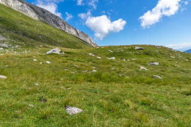 Bulgaristan 'ın Vihren Tepesi, Pirin Dağı yürüyüş parkurundan manzara