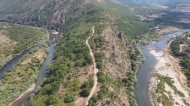Bulgaristan 'ın Arda Nehri kıvrımlı ve Fildişi Reservoir kentinin hava manzarası