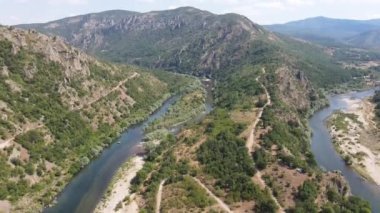 Bulgaristan 'ın Arda Nehri kıvrımlı ve Fildişi Reservoir kentinin hava manzarası