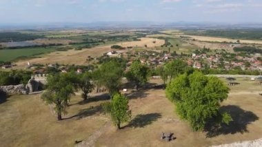 Bulgaristan 'ın Haskovo bölgesindeki Mezek Kalesi harabelerinin hava manzarası