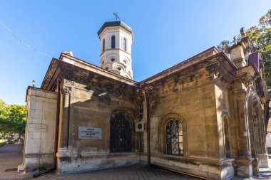 RUSE, BULGARIA -NOVEMBER 2, 2020: Bulgaristan 'ın Ruse kentinin merkezindeki Kutsal Üçlemeci Ortodoks Kilisesi