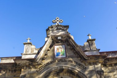 RUSE, BULGARIA -NOVEMBER 2, 2020: Bulgaristan 'ın Ruse kentinin merkezindeki Kutsal Üçlemeci Ortodoks Kilisesi