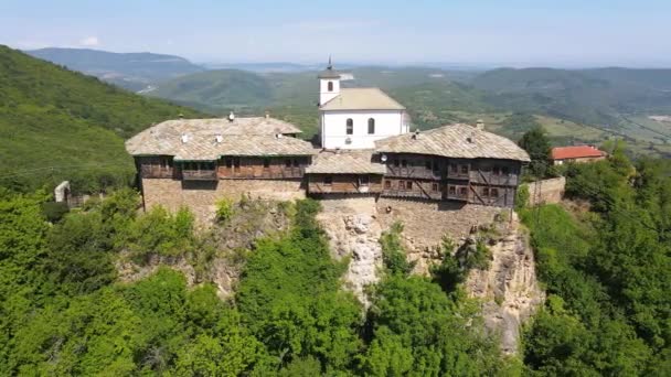 保加利亚Lovech地区圣乔治中世纪Glozhene修道院的空中景观 — 图库视频影像