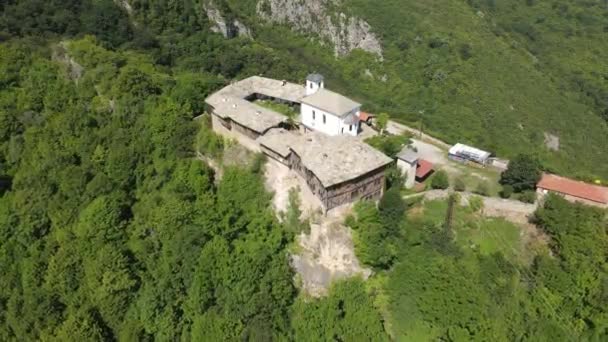 保加利亚Lovech地区圣乔治中世纪Glozhene修道院的空中景观 — 图库视频影像