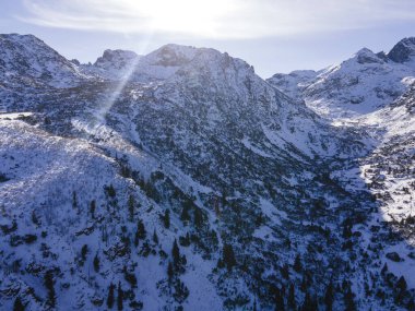 Bulgaristan 'ın Rila Dağı' ndaki Malyovitsa zirvesinin hava manzarası