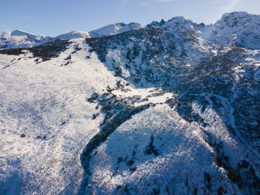Kupens ve Orlovets 'in kış manzarası, Rila Dağı, Bulgaristan