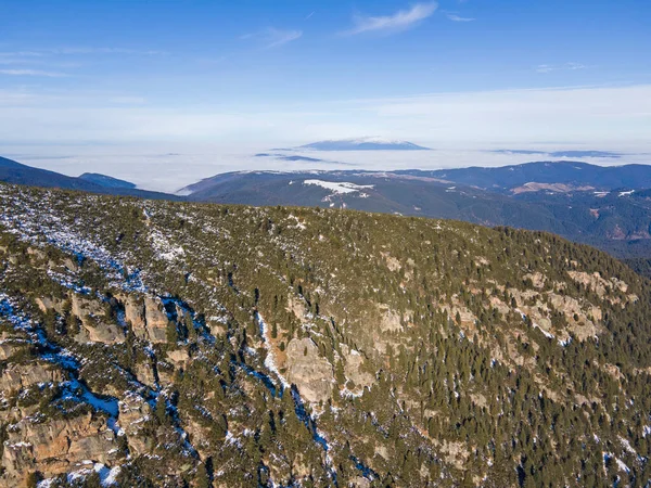 Zimowy Widok Lotu Ptaka Skaliste Wzgórza Pobliżu Szczytu Malyovitsa Góra — Zdjęcie stockowe