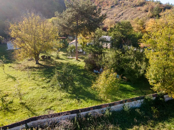 Vista Aérea Del Monasterio Cheparlyansky Saint Petka Costa Del Río —  Fotos de Stock