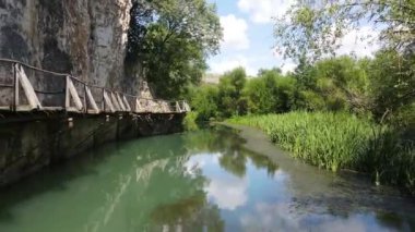 Bulgaristan 'ın Altın Panega Nehri boyunca Iskar Panega Geopark' ın hava manzarası