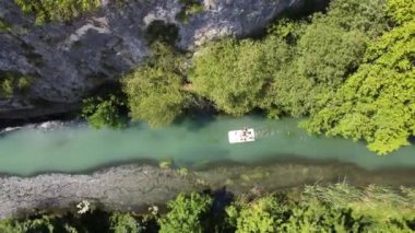 Bulgaristan 'ın Altın Panega Nehri boyunca Iskar Panega Geopark' ın hava manzarası