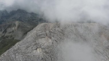 Vihren Tepesi 'nin hava manzarası, Pirin Dağı, Bulgaristan