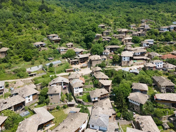 Bulgaristan Blagoevgrad Bölgesi Otantik Yüzyıl Evleriyle Kovaçevitsa Köyü Nün Havadan — Stok fotoğraf