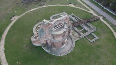 Bulgaristan 'ın Filibe Bölgesi' nin Perushtitsa kenti yakınlarındaki erken dönem Bizans Hıristiyan bazilikasının hava manzarası