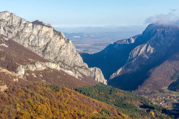 Increíble Paisaje Otoñal Las Montañas Balcánicas Paso Vratsata Bulgaria — Foto de Stock