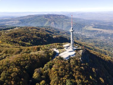 Bulgaristan 'ın Vitosha Dağı ve Sofya kentindeki Kopititoto kulesinin Sonbahar havası manzarası