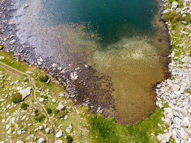 Kurbağa Gölü 'nün hava manzarası, Pirin Dağı, Bulgaristan
