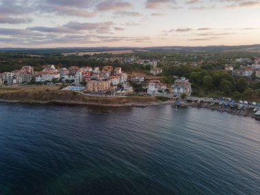 Bulgaristan 'ın Burgaz Bölgesi Sozopol kentinin şaşırtıcı hava gün batımı manzarası