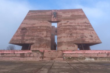 GURGULYAT, BULGARIA - 15 Aralık 2020: Pantheon Mother Bulgaria, 1885 Sırp-Bulgar Savaşı 'nda hayatını kaybeden askerlere adanmıştır, Gurgulyat köyü, Bulgaristan