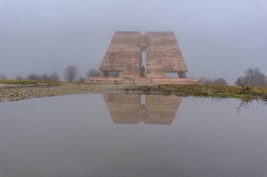 GURGULYAT, BULGARIA - 15 Aralık 2020: Pantheon Mother Bulgaria, 1885 Sırp-Bulgar Savaşı 'nda hayatını kaybeden askerlere adanmıştır, Gurgulyat köyü, Bulgaristan